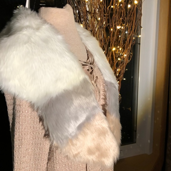 NWT Faux Fur Scarf - Picture 4 of 6